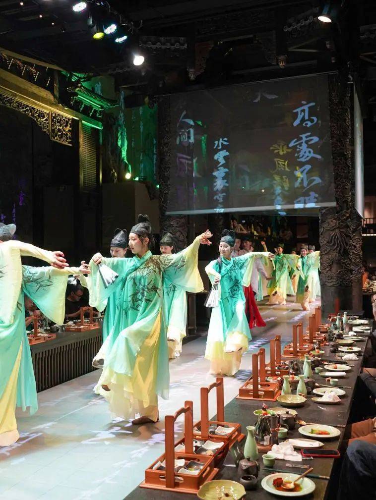 美学”沉浸式文化主题餐饮引领城市文旅消费创意焕新不朽情缘网站沉浸式餐饮｜从“味觉消费”到“气氛(图6)